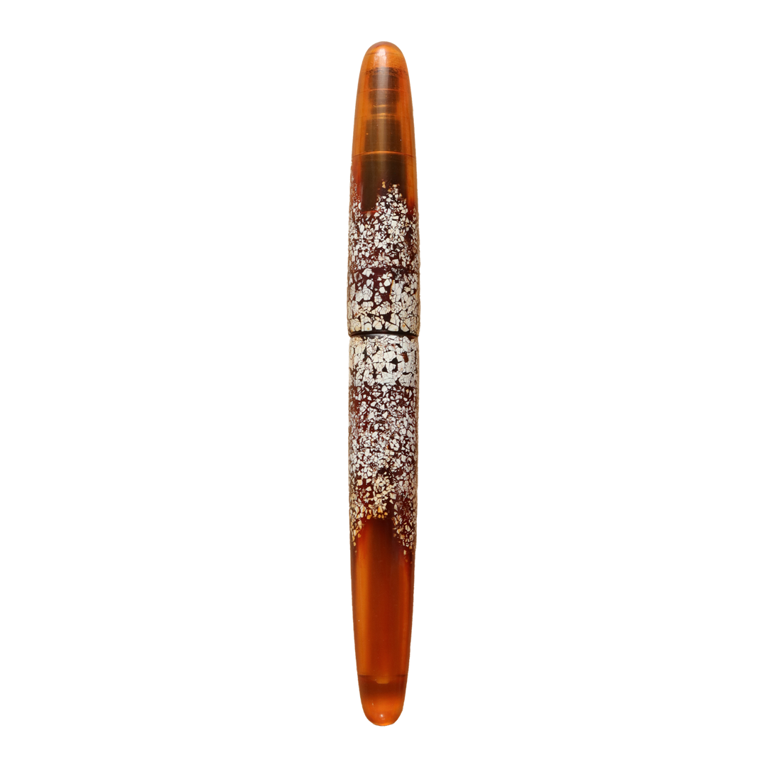 Sơn Mài - Amber Fountain Pen B type model. The pen with an amber-colored lacquer body, traditional Son Mai craftsmanship, and unique eggshell inlays, representing Vietnam’s artisanal heritage