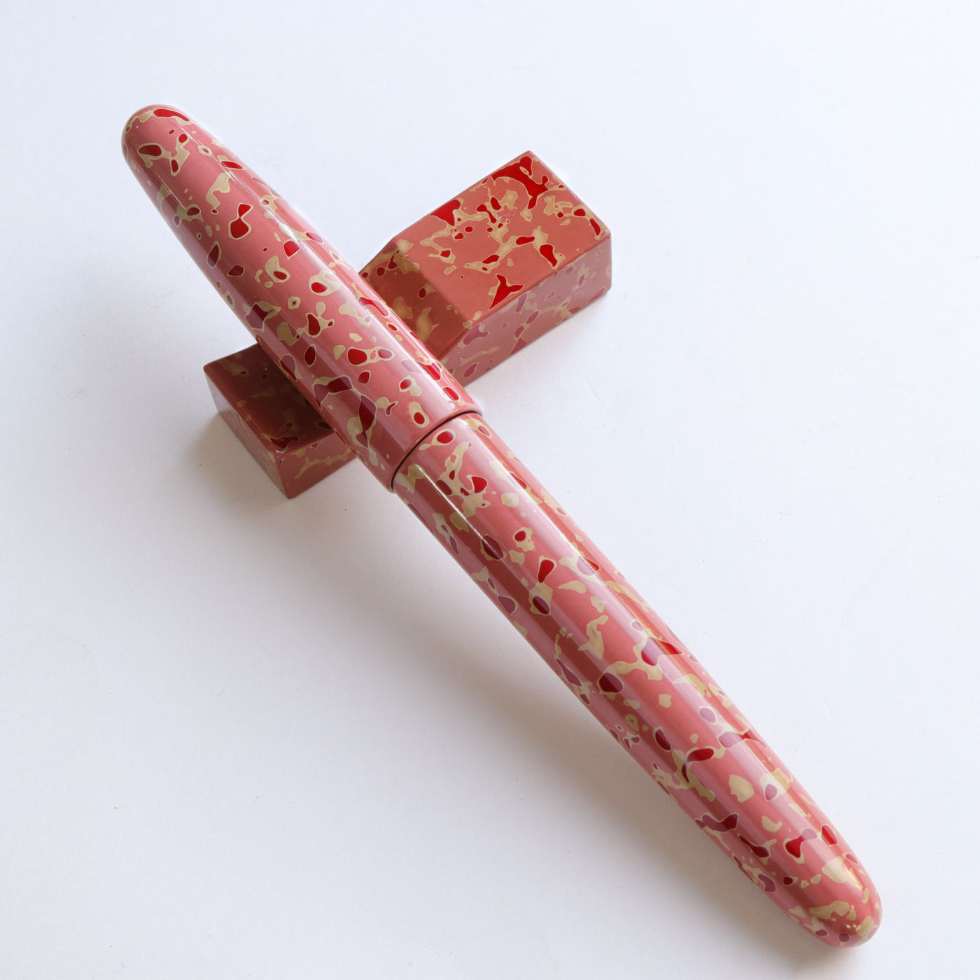 Tsugaru Urushi Pen Pillow - Kobai-iro