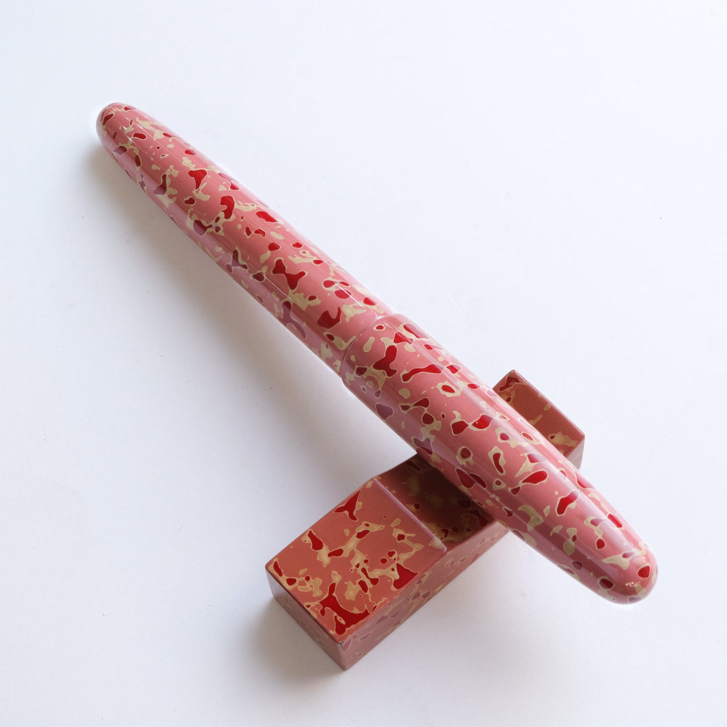 Tsugaru Urushi Pen Pillow - Kobai-iro
