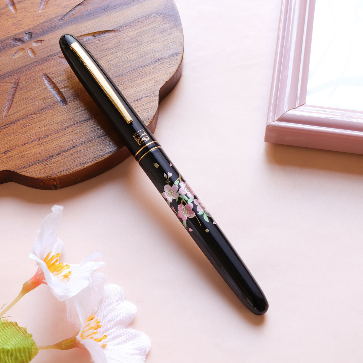 Kuretake Kindai Maki-e - Sakura Uta Fountain Pen - Wancher Pen
