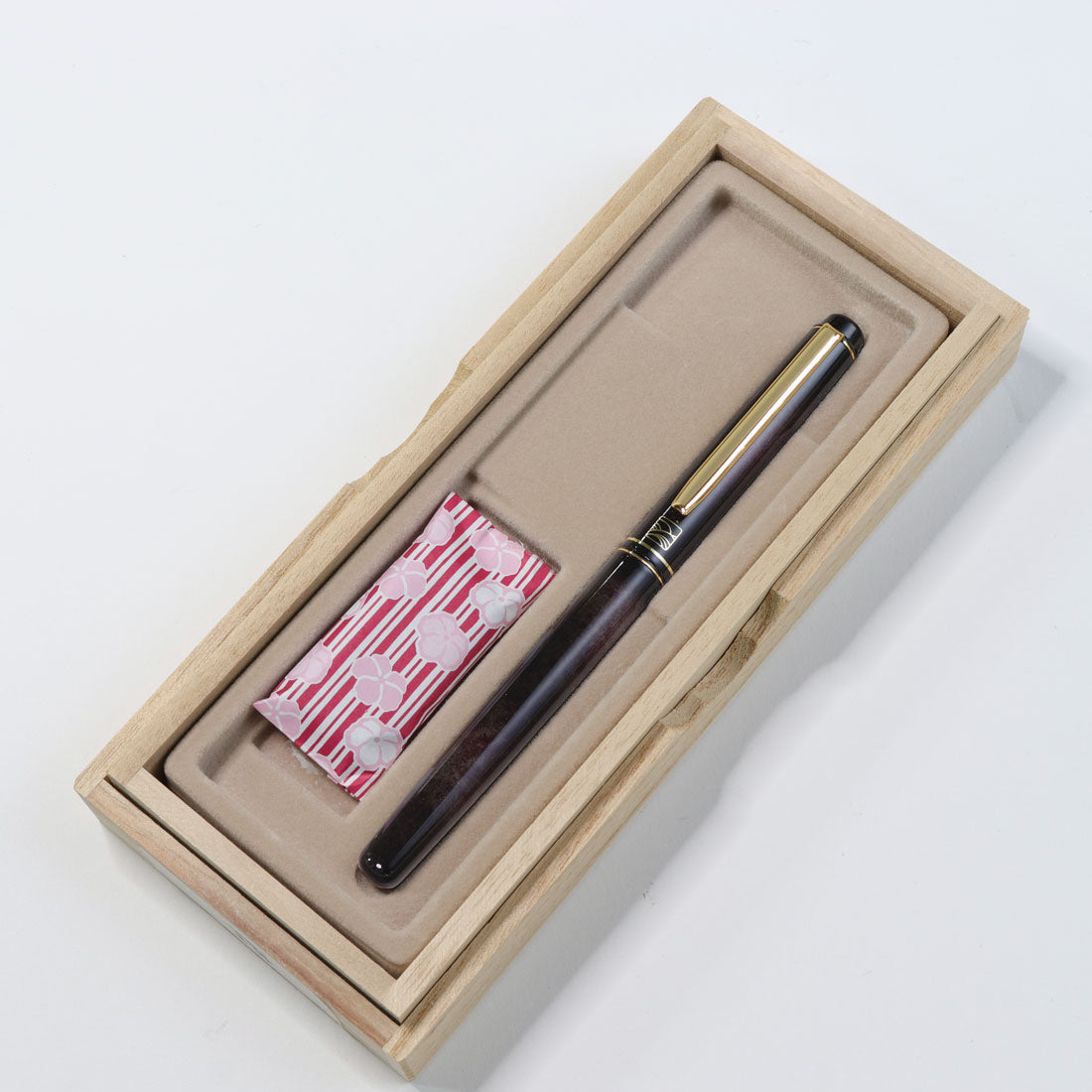 Kuretake Nodoka - Harukasumi (Dark Purple) Fountain Pen - Wancher Pen
