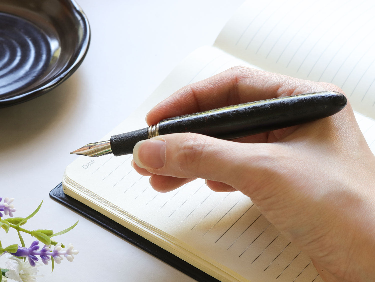 Oita Urushi - Kurozan Fountain Pen Fountain Pen - Wancher Pen