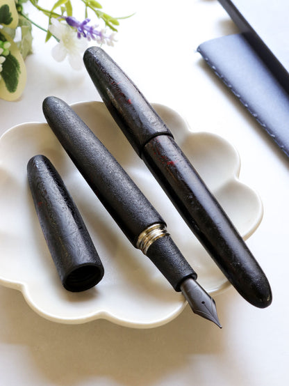Oita Urushi - Kurozan Fountain Pen