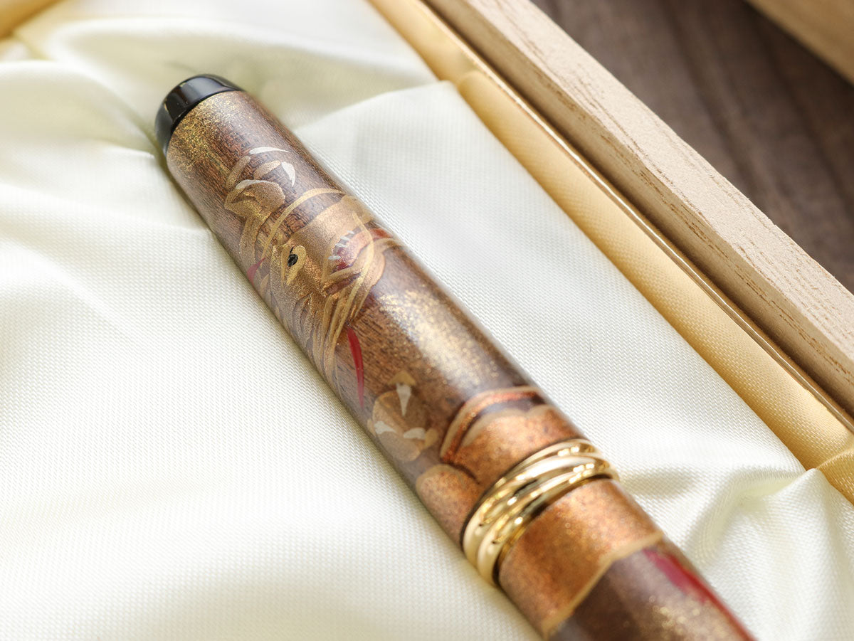 Kuretake Wajima Maki-e Brush & Felt Pen - Dragon - Wancherpen International