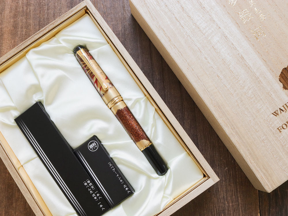 Kuretake Wajima Maki-e Brush & Felt Pen - Rising Dragon - Wancherpen International