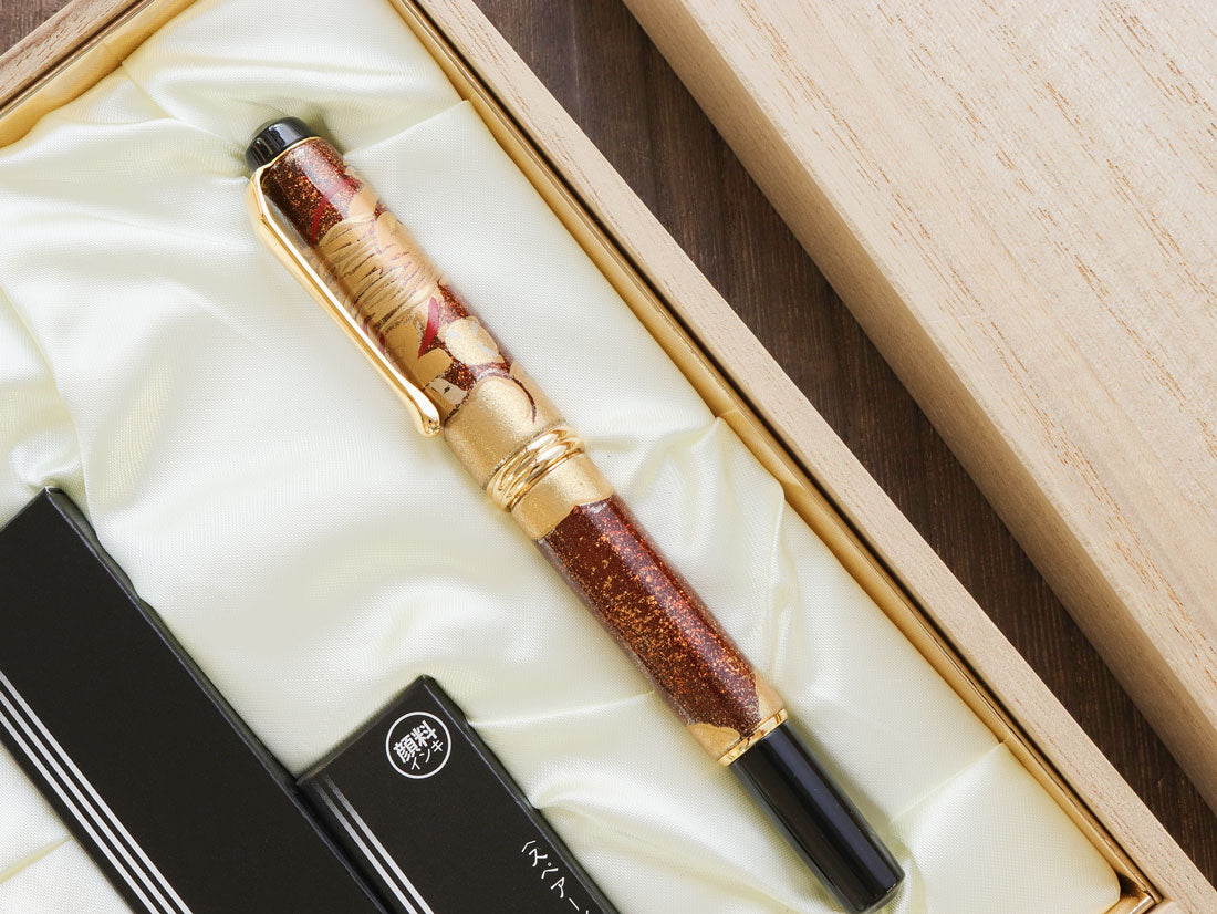 Kuretake Wajima Maki-e Brush & Felt Pen - Rising Dragon - Wancherpen International