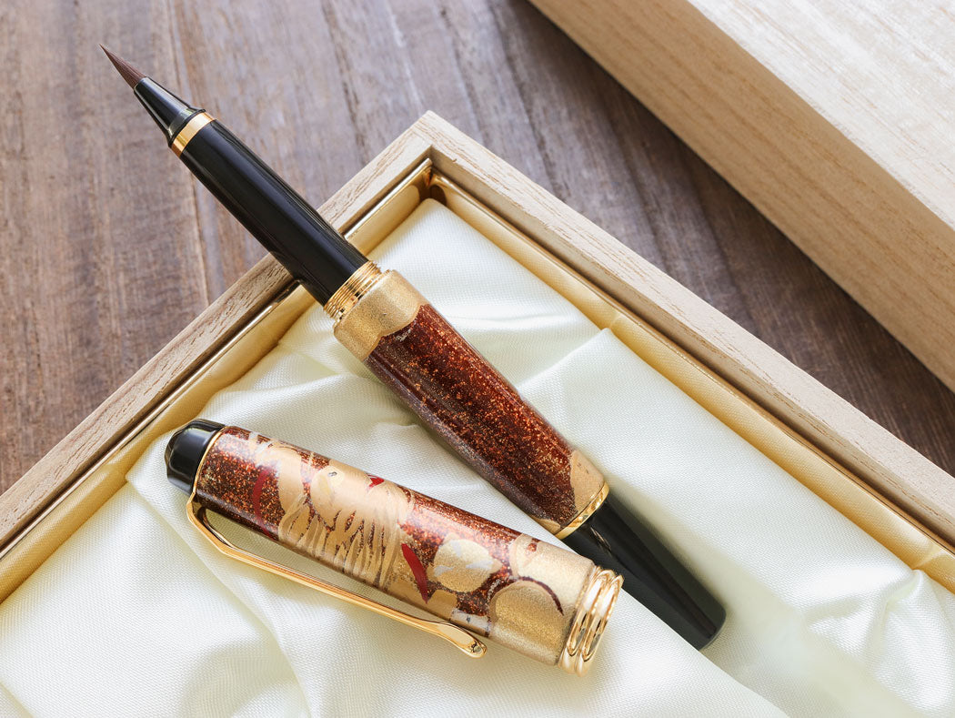 Kuretake Wajima Maki-e Brush & Felt Pen - Rising Dragon - Wancherpen International