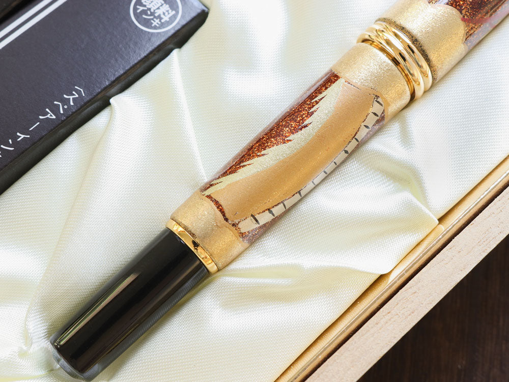 Kuretake Wajima Maki-e Brush & Felt Pen - Rising Dragon - Wancherpen International