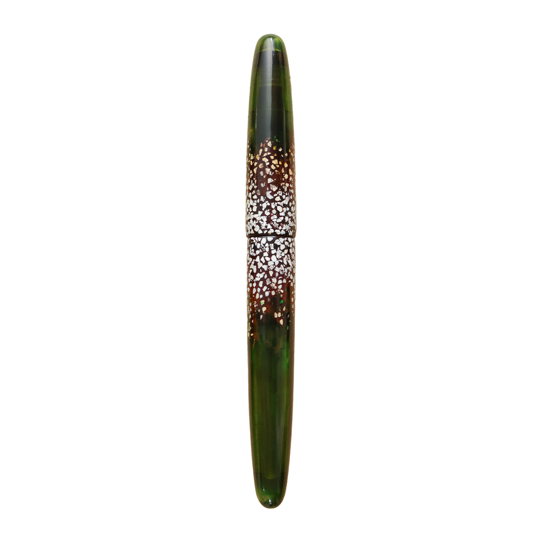 Limited-edition Sơn Mài - Emerald Fountain Pen by Wancher, featuring traditional Vietnamese lacquer art, deep green polished surface, and intricate handmade details.