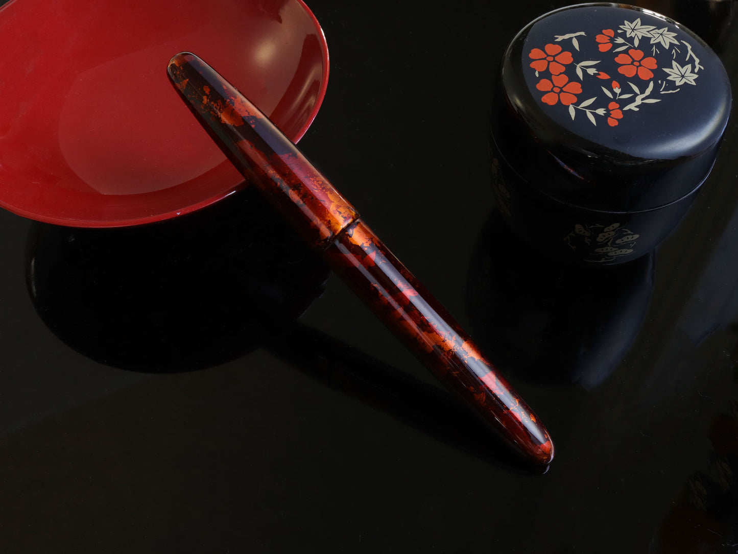 Yakumo-nuri Byakudan - Red - Wancherpen International