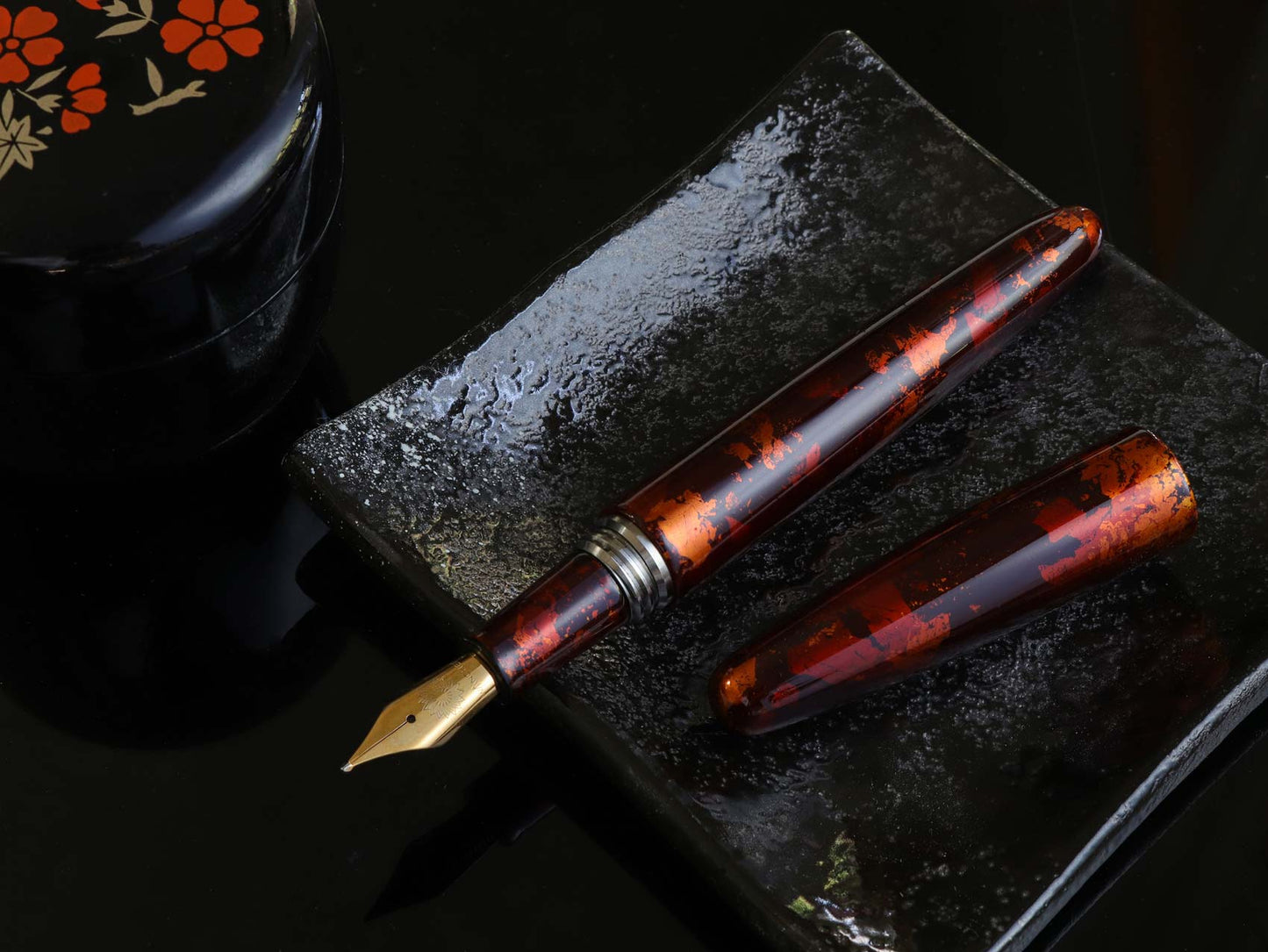 Yakumo-nuri Byakudan - Red - Wancherpen International