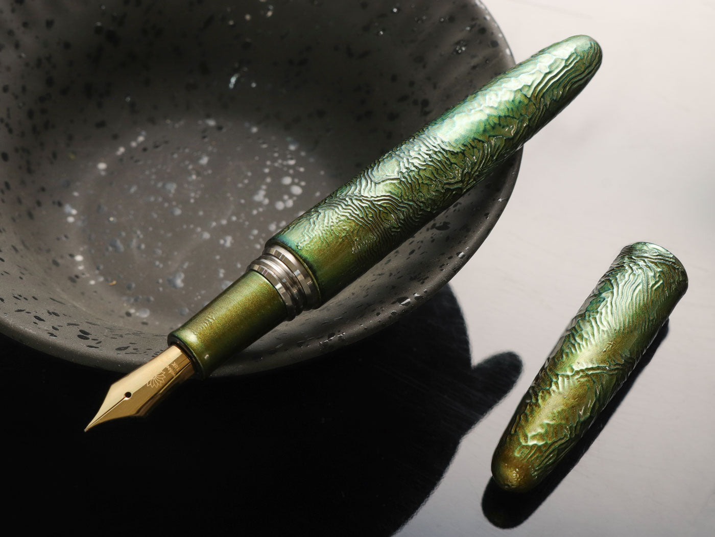 Yakumo-nuri Chijimi - Aodaisho Fountain Pen Fountain Pen - Wancher Pen