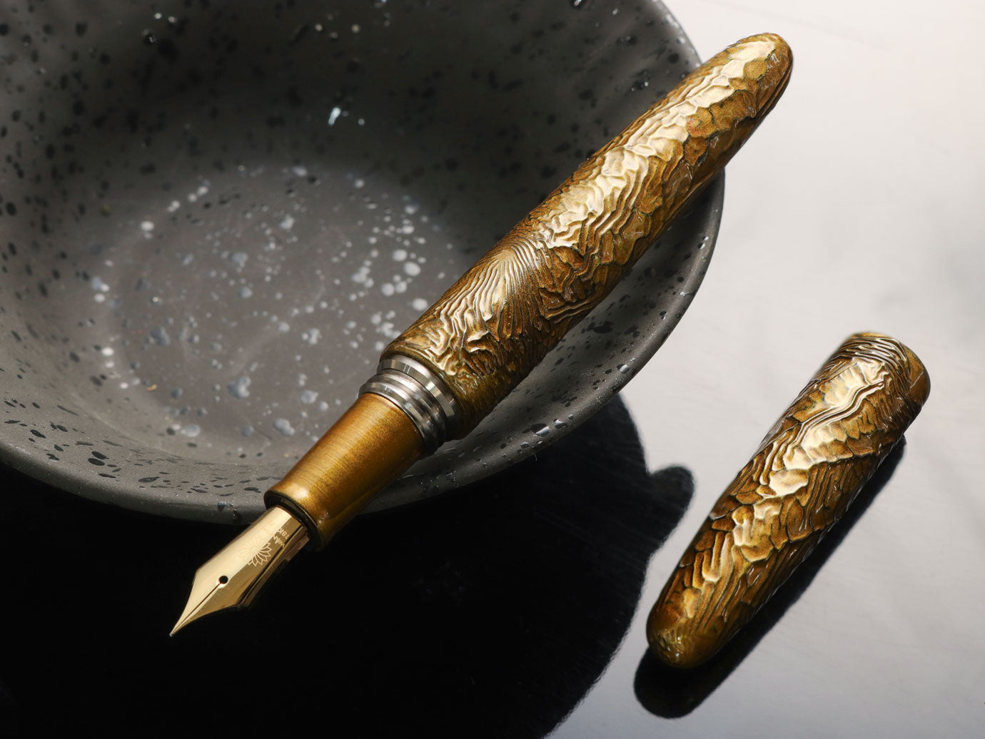Yakumo-nuri Chijimi - Nishikihebi Fountain Pen Fountain Pen - Wancher Pen