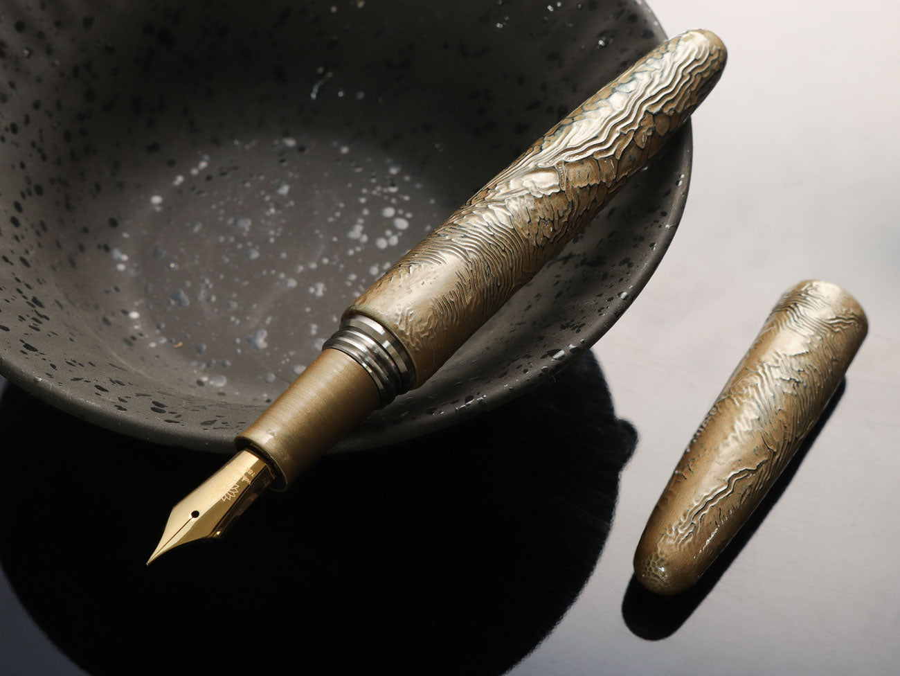 Yakumo-nuri Chijimi - Shirohebi Fountain Pen Fountain Pen - Wancher Pen