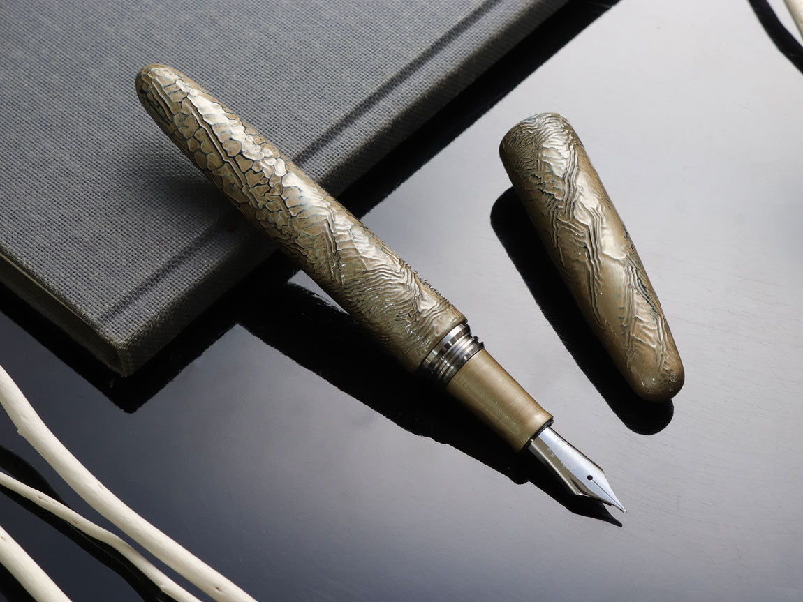 Yakumo-nuri Chijimi - Shirohebi Fountain Pen Fountain Pen - Wancher Pen