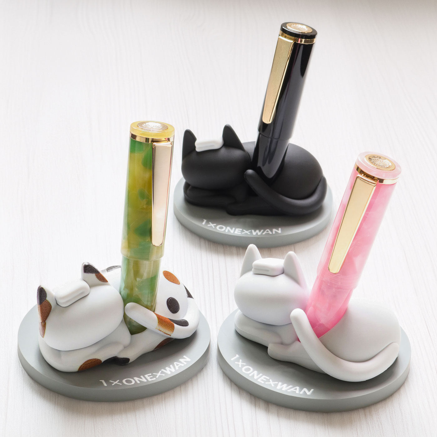Onsen Cat Pen Stand