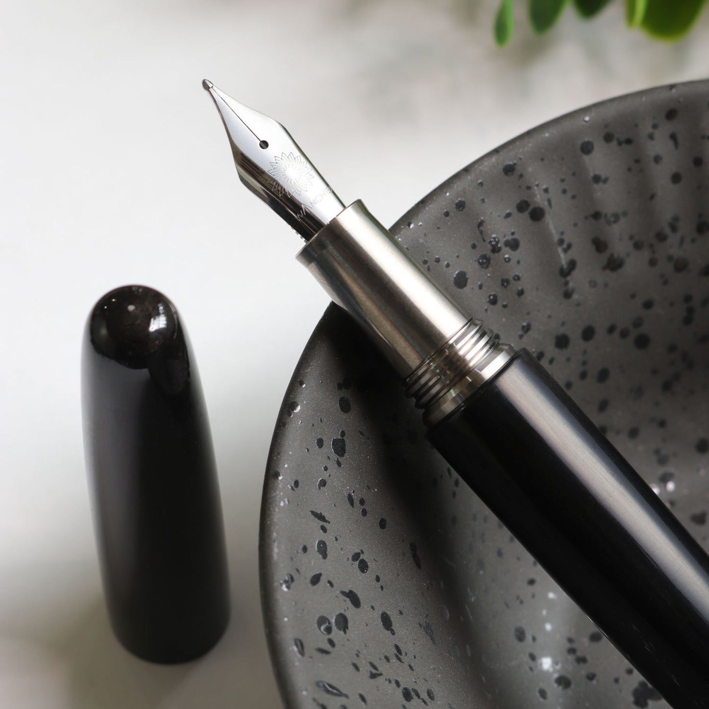 Tsuno Black Fountain Pen