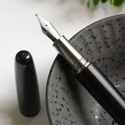 Tsuno Black Fountain Pen